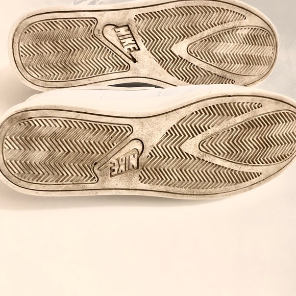 Nike Women’s White Sneakers Flat Sole - Size 7.5 - Picture 8 of 8